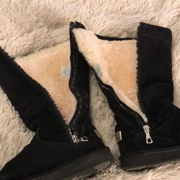 Black UGG boots - Picture 6 of 16